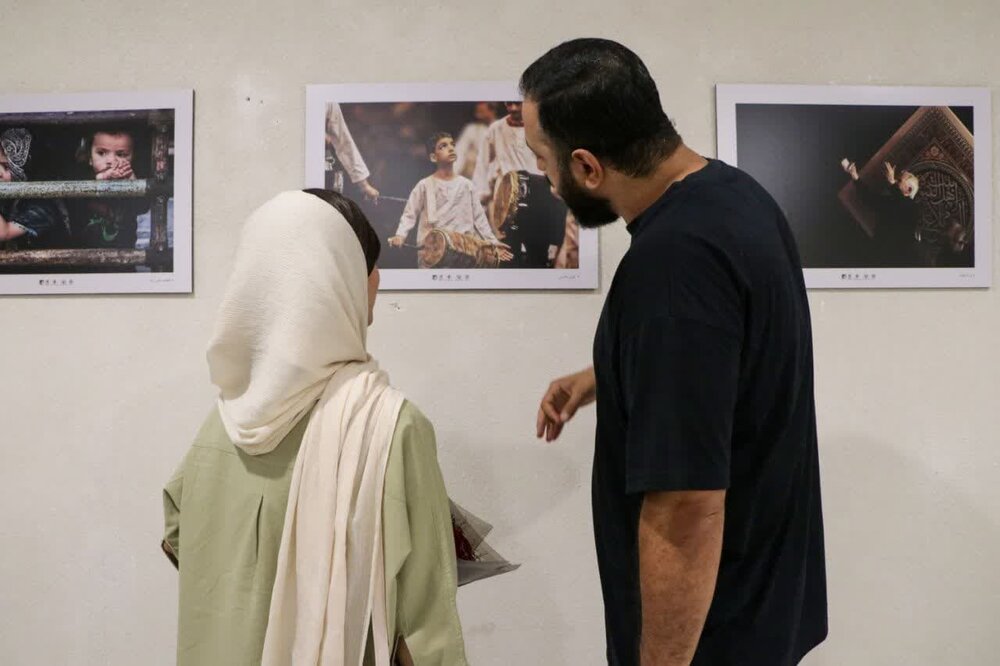 «محرم در قاب کاشان»؛ نگارخانه تالار شهر میزبان روایت تصویری آیین‌های عاشورایی شد