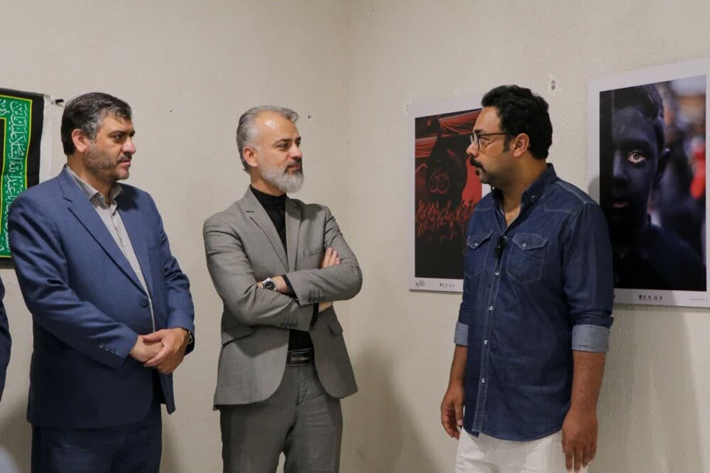 «محرم در قاب کاشان»؛ نگارخانه تالار شهر میزبان روایت تصویری آیینهای عاشورایی شد