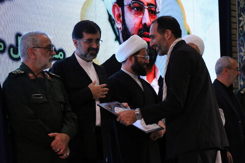 تصاویر/ سومین همایش ملی تکریم از فعالان و دست اندرکاران مساجد سراسر کشور با عنوان " مثل نصرالله"