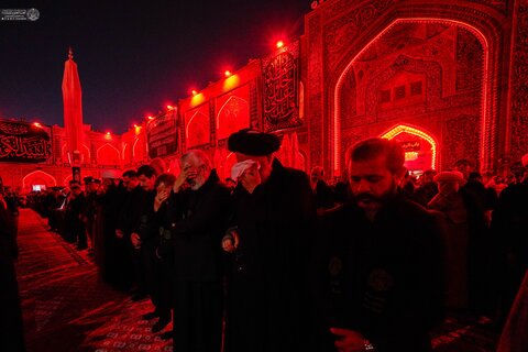 رَفْع راية الحزن لإحياء ذكرى شهادة الرسول الأعظم (ص) في العتبة العلوية