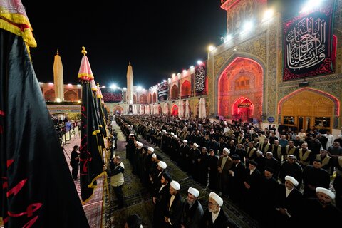 رَفْع راية الحزن لإحياء ذكرى شهادة الرسول الأعظم (ص) في العتبة العلوية