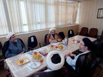 نشست مسئول آموزش غیرحضوری حوزه‌ علمیه کشور با مدیر حوزه علمیه کاشان