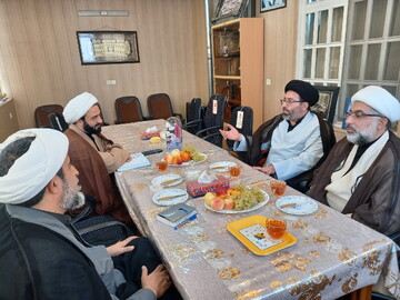 تصاویر/ نشست مسئول آموزش غیرحضوری حوزه‌های علمیه کشور با مدیر و معاون حوزه علمیه منطقه کاشان