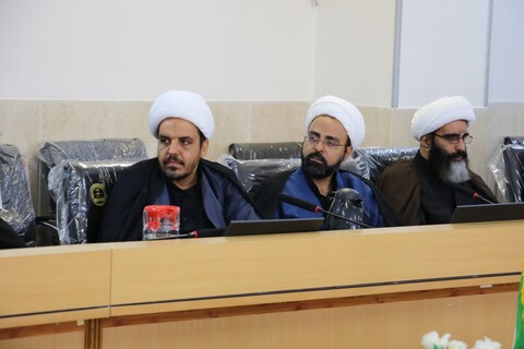 تصاویر| نشست معاون پژوهش حوزه های علمیه با معاونین پژوهش مدارس اصفهان