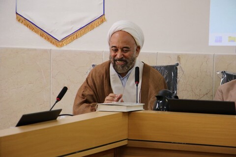 تصاویر| نشست معاون پژوهش حوزه های علمیه با معاونین پژوهش مدارس اصفهان