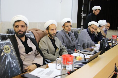 تصاویر| نشست معاون پژوهش حوزه های علمیه با معاونین پژوهش مدارس اصفهان