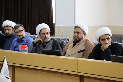 تصاویر| نشست معاون پژوهش حوزه های علمیه با معاونین پژوهش مدارس اصفهان