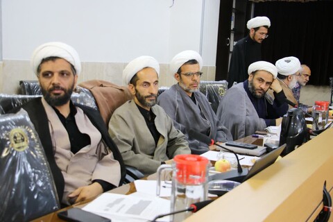 تصاویر| نشست معاون پژوهش حوزه های علمیه با معاونین پژوهش مدارس اصفهان