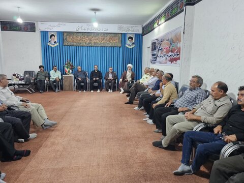 تصاویر / دیدار جمعی ذاز آزادگان سرافراز با امام جمعه شهرستان بویین زهرا