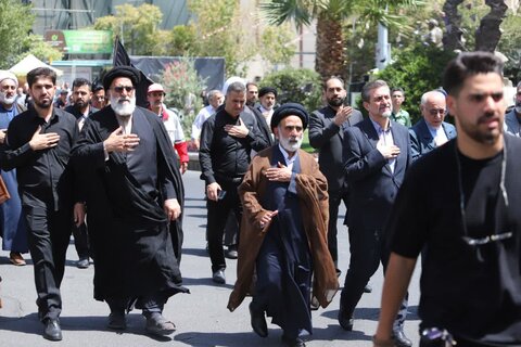 تصاویر/ برگزاری دسته عزاداری ادارات خیابان آیت الله طالقانی به مناسبت سالروز شهادت پیامبر اعظم (ص)‌، امام حسن مجتبی (ع) و امام رضا (ع)