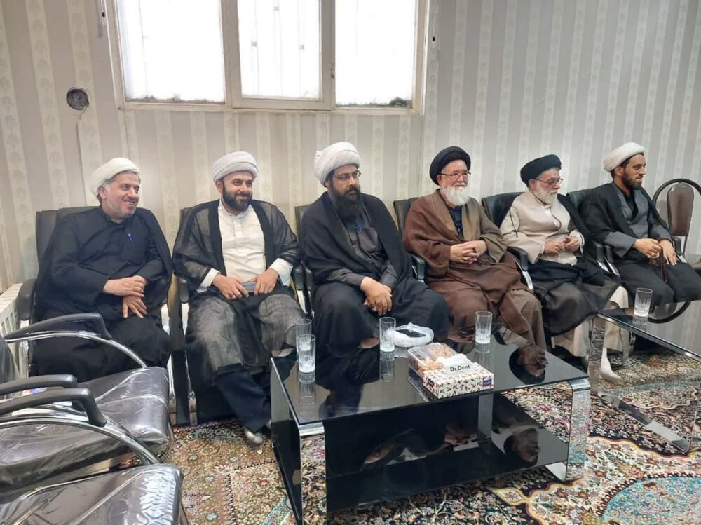 هیات امنای مساجد بازوی امام جماعت مسجد باشند