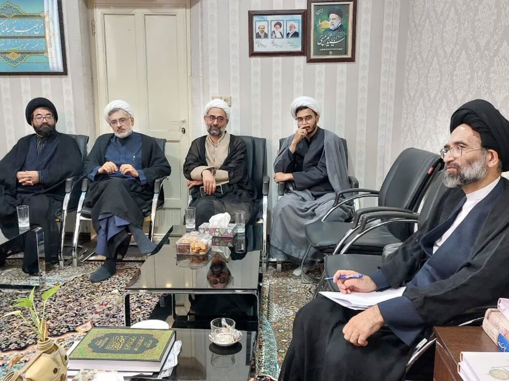 هیأت امنای مساجد بازوی امام جماعت مسجد باشند