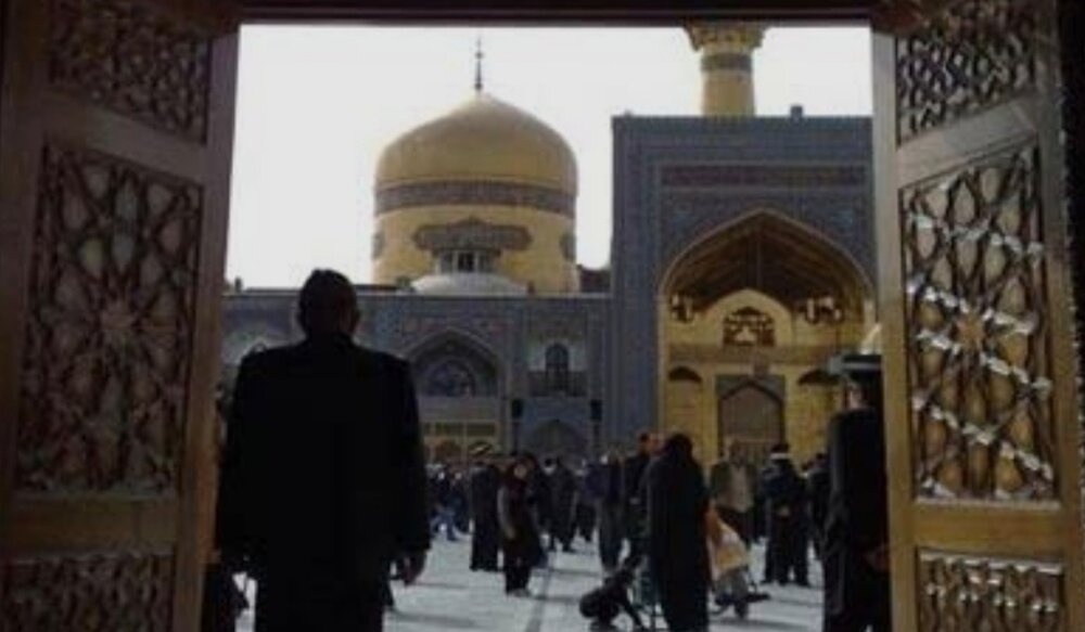 هدیه سیصد اشرافی از امام غریب نواز به زائر تنگدست