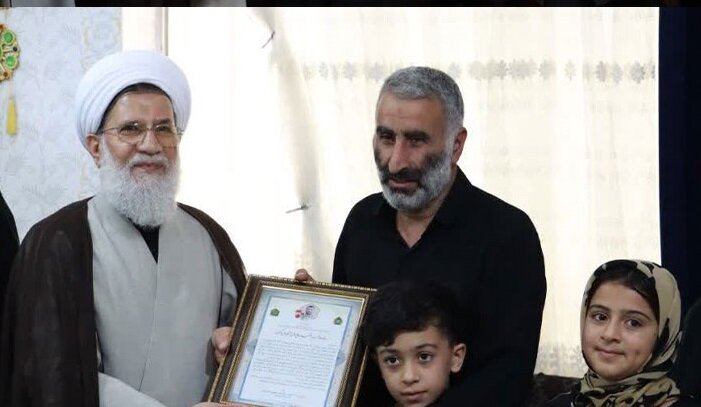 صبر و ایثار خانواده شهدا موجب سربلندی کشور است