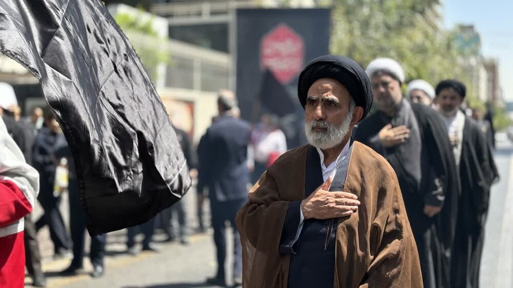 ابراز ارادت اهالی خیابان آیت‌الله طالقانی تهران به ساحت رسول اعظم و سبط اکبر ایشان