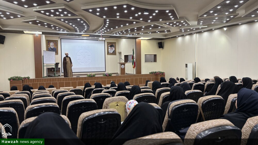 کارگاه آموزشی "هنر زندگی" ویژه‌ فرهنگیان شهرستان اهواز برگزار شد + تصاویر