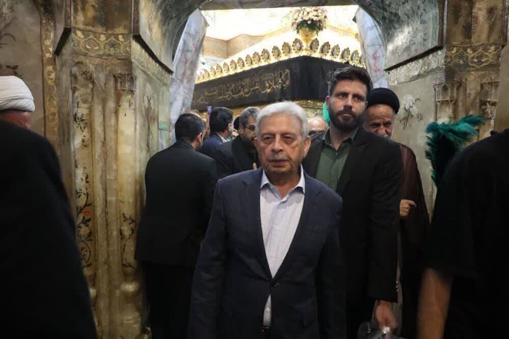 Waziri wa Kilimo wa Pakistan, amepata bahati ya kuzuru haramu ya Bibi Fatima Masuma (a.s), iliyopo Qum Iran