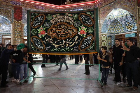 تصاویر/ حال و هوای حرم حضرت معصومه (س) در شب رحلت پیامبر(ص) و شهادت امام مجتبی (ع)