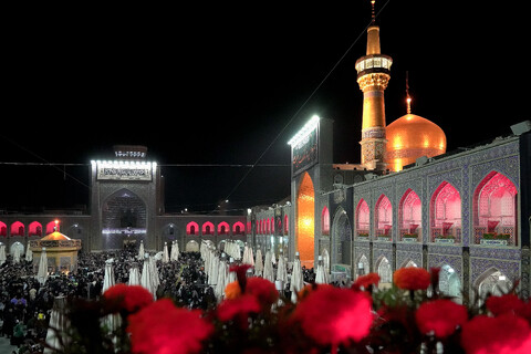 تصاویر/ حال و هوای حرم مطهر رضوی در شب شهادت حضرت رسول و امام حسن مجتبی علیهم‌السلام