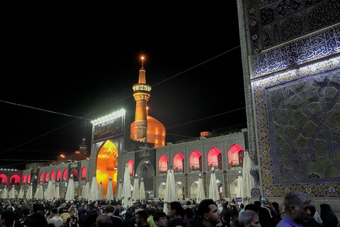 تصاویر/ حال و هوای حرم مطهر رضوی در شب شهادت حضرت رسول و امام حسن مجتبی علیهم‌السلام