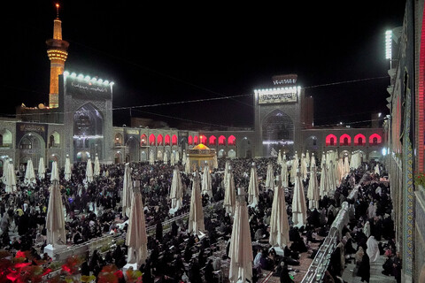 تصاویر/ حال و هوای حرم مطهر رضوی در شب شهادت حضرت رسول و امام حسن مجتبی علیهم‌السلام