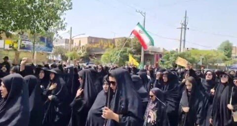 تصاویر/حضور کادر مدرسه علمیه فاطمه الزهرا ساوه در حرکت کاروان عزاداری در روز رحلت رسول اکرم(ص)