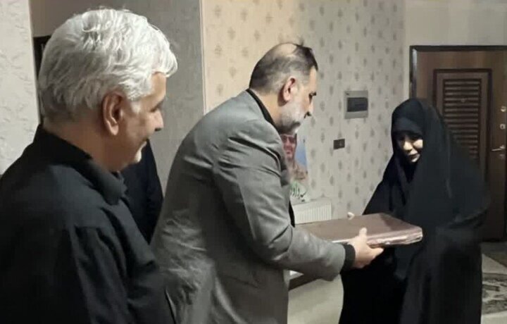 تجلیل مجمع خیرین سلامت استان قم از خانواده شهید شیروانی