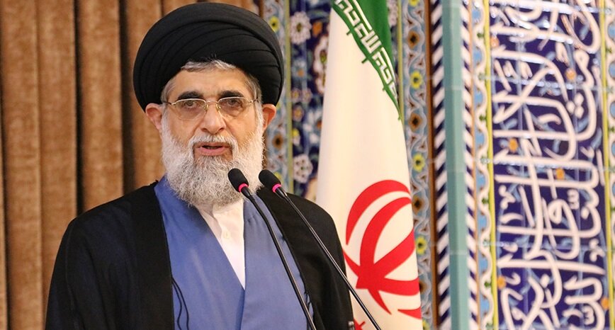 حفظ وحدت در جامعه مهمترین وظیفه همگان است