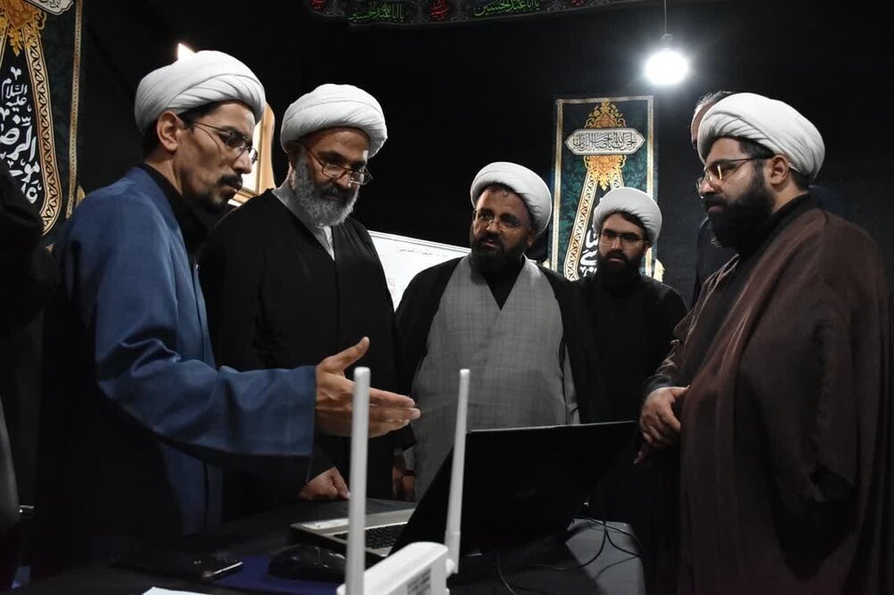 قرارگاه دهه آخر صفر؛ نمونه موفق تبلیغ میدانی و ارتباط عمیق عاطفی با زائران رضوی