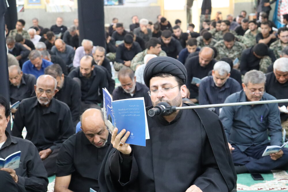 فیلم| قرائت زیارت پیامبر اعظم(ص) از بعید در بندر دیر