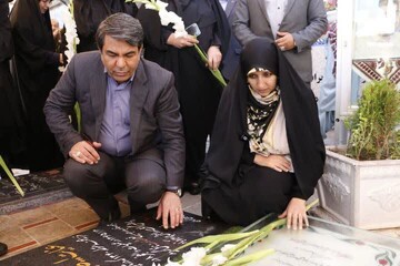 تصاویر/ حضور معاون رئیس‌جمهور در امور زنان و خانواده در گلزار شهدای کرمان