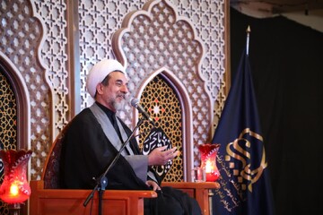 حرکت بر محور وحی از شاخصه‌های سیره نبوی است