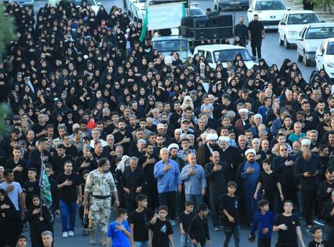 تصاویر/حرکت کاروان عزاداری روز رحلت رسول اکرم (ص)و شهادت امام حسن مجتبی (ع)در ساوه