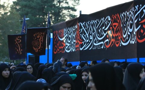 تصاویر/حرکت کاروان عزاداری روز رحلت رسول اکرم (ص)و شهادت امام حسن مجتبی (ع)در ساوه