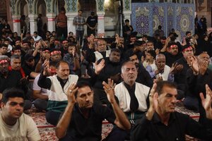 تصاویر/  عزاداری‌ هرمزگانی‌ها در حرم رضوی