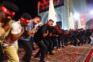 تصاویر/  عزاداری‌ هرمزگانی‌ها در حرم رضوی