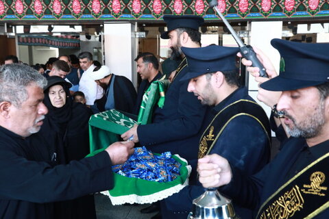 بدرقه زائران مشهدالرضا(ع) توسط خادمان حرم حضرت معصومه(س)