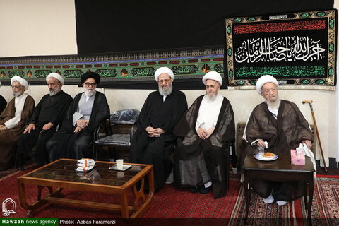 Photos/Cérémonie de deuil à l'occasion du décès du Prophète (PSL) et du martyre de l'Imam Mojtabi (PSL) au domicile des autorités religieuses.