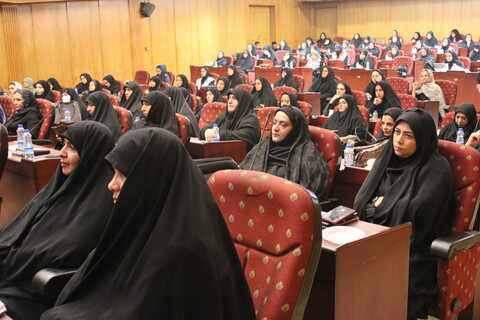 تصاویر/ نشست معاون رئیس جمهور با بانوان فرهیخته کرمان