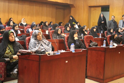 تصاویر/ نشست معاون رئیس جمهور با بانوان فرهیخته کرمان