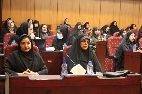 تصاویر/ نشست معاون رئیس جمهور با بانوان فرهیخته کرمان