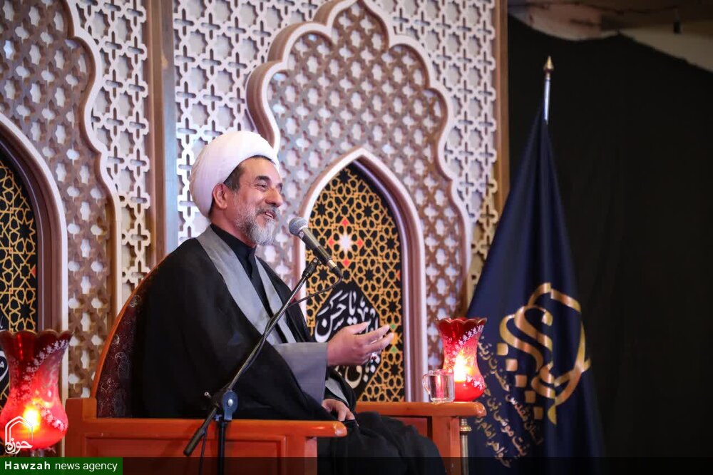 حرکت بر محور وحی از شاخصه‌های سیره نبوی است