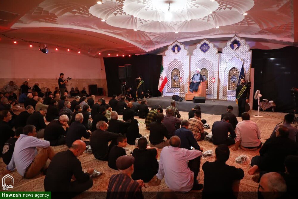 حرکت بر محور توحی ااز شاخصههای سیره نبوی است