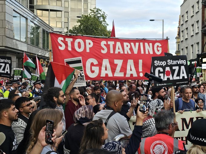 Mass Rally near Israeli Embassy in London to Condemn Israeli War, Famine