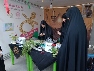 تصاویری از فعالیت طلاب موسسه آموزش عالی ریحانة النبی اراک در موکب امام رضا (ع)