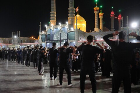 تصاویر/ حال و هوای حرم حضرت معصومه (س) در شب شهادت امام رضا (ع)