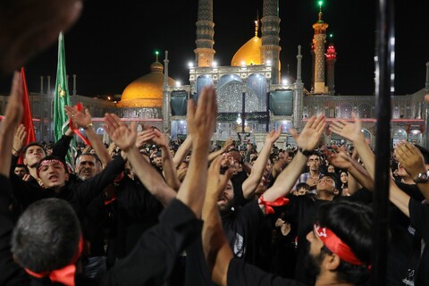 تصاویر/ حال و هوای حرم حضرت معصومه (س) در شب شهادت امام رضا (ع)