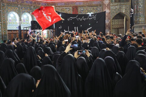 تصاویر/ حال و هوای حرم حضرت معصومه (س) در شب شهادت امام رضا (ع)