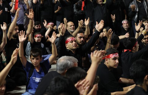 تصاویر/ حال و هوای حرم حضرت معصومه (س) در شب شهادت امام رضا (ع)