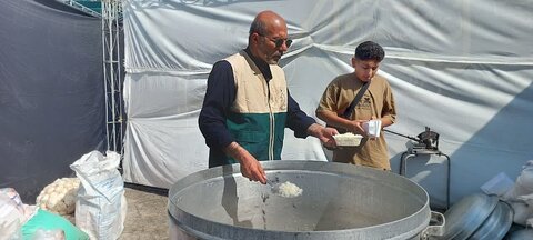 تصاویر/ پذیرایی مواکب خادمیاران رضوی ۳ شهرستان استان اصفهان اززائران رضوی درمشهد